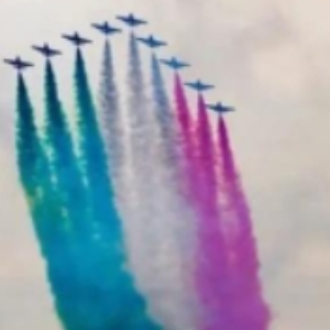 Le frecce tricolori anticipano il volo